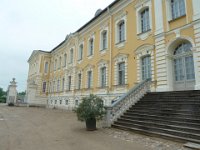 030-P1050860  Façade du château