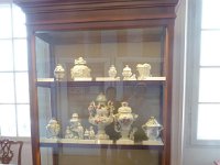 044-P1050879  Vitrine vaisselle