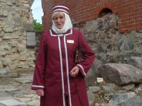 277-P1060055  Costume des femmes livres