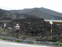 S2680003  Les cratères des monts Silvestri (au fond l'Etna)